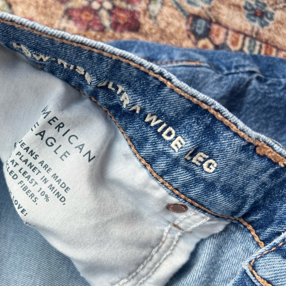 American Eagle Outfitters low rise ultra wide leg strives jeans, EUC, sz 8 short - Picture 4 of 6